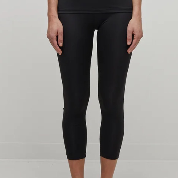 NWT UCHUU MONTREAL Basic 3/4 Leggings - Black - Size S (4-6) - Picture 10 of 10